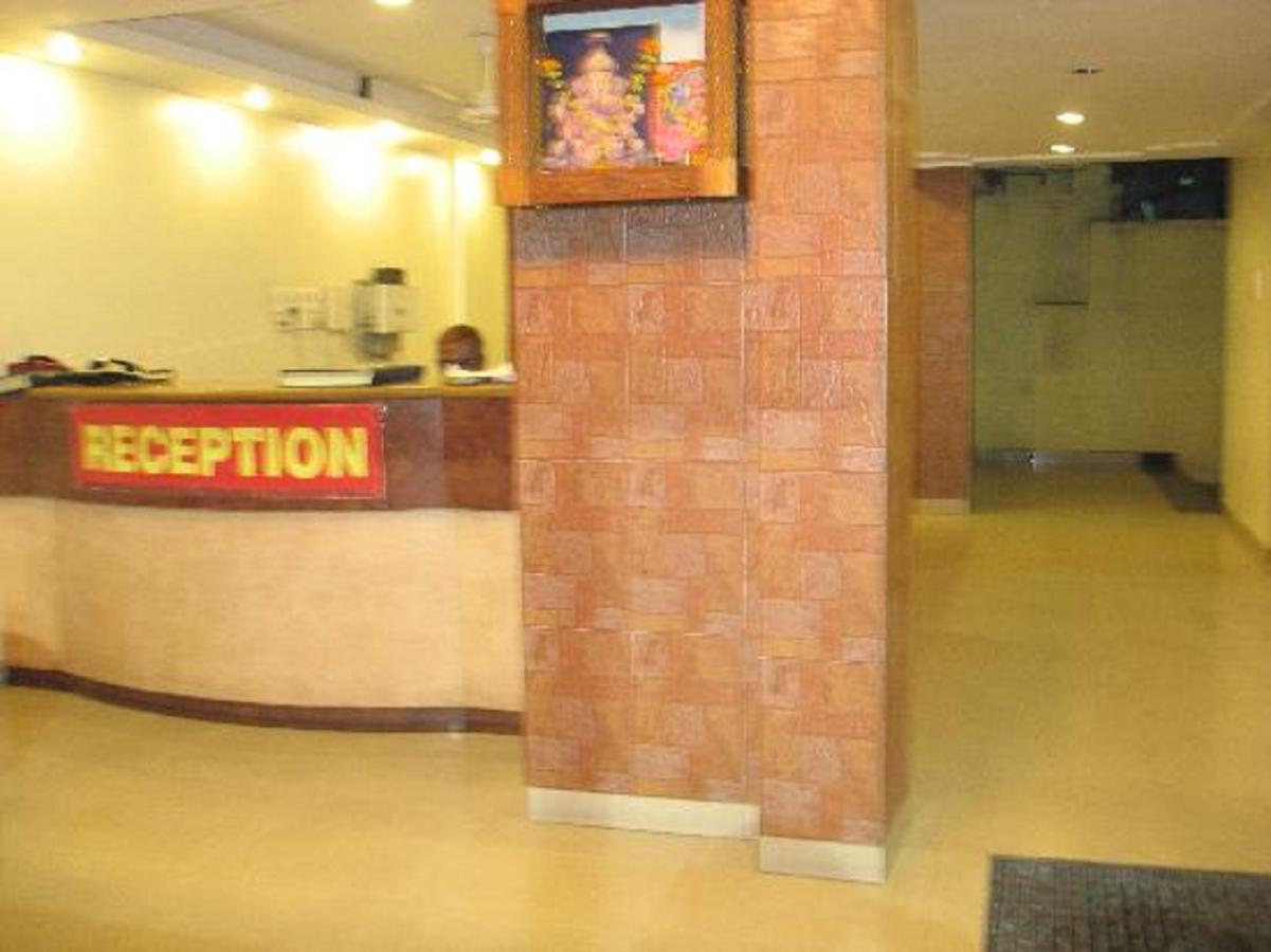 Hotel Rajdeep Pune Exteriör bild