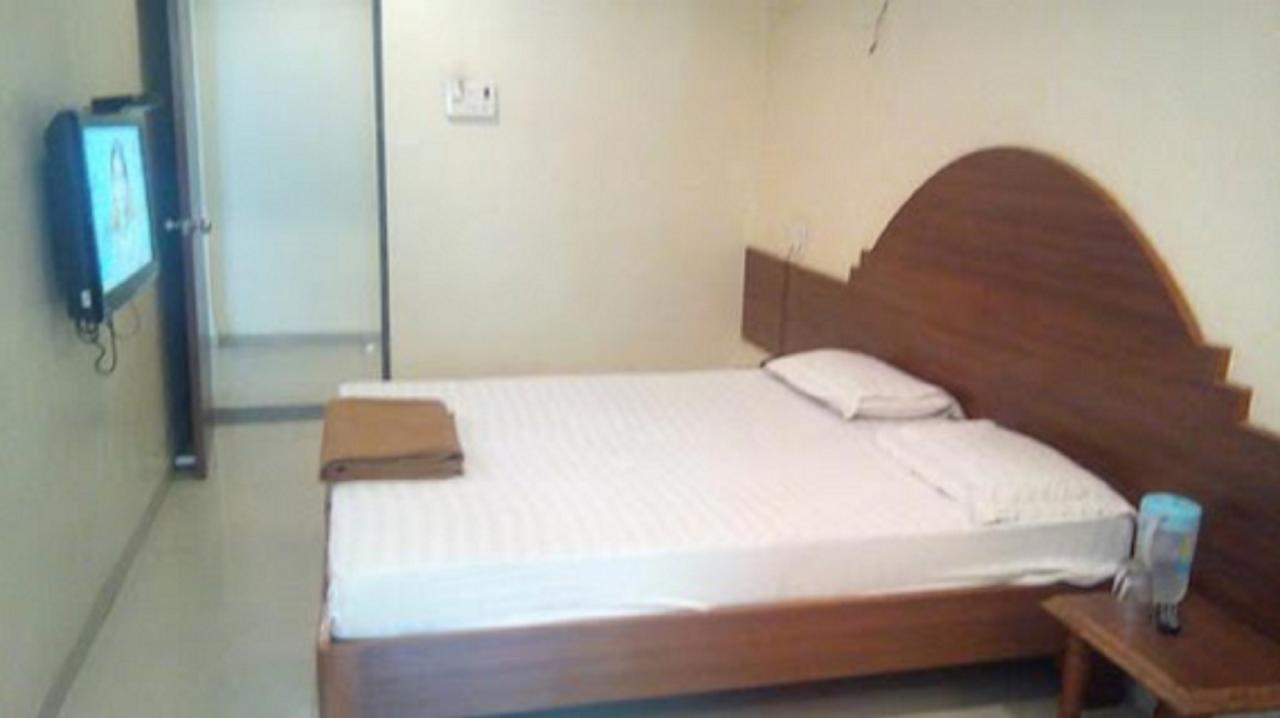 Hotel Rajdeep Pune Exteriör bild