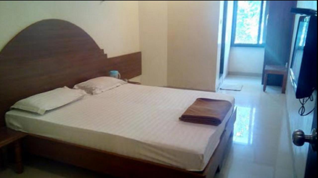 Hotel Rajdeep Pune Exteriör bild