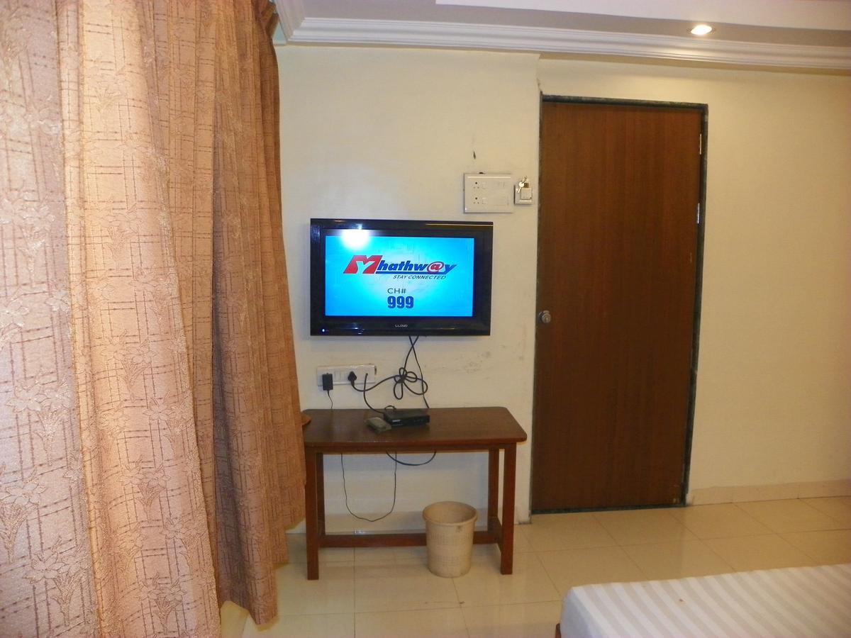 Hotel Rajdeep Pune Exteriör bild