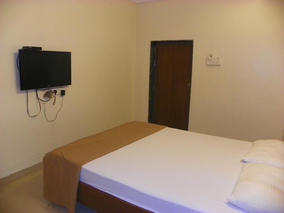 Hotel Rajdeep Pune Exteriör bild