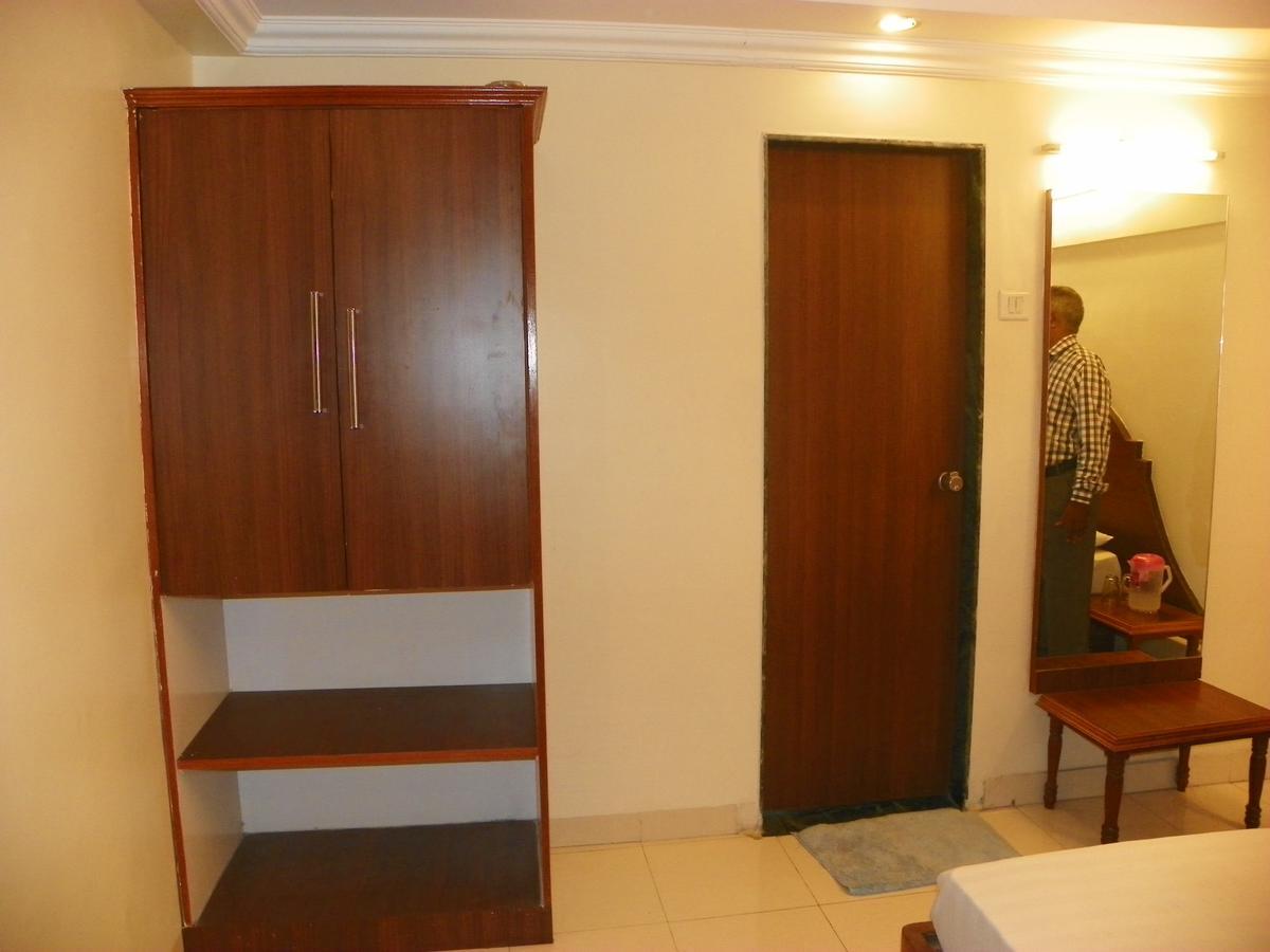 Hotel Rajdeep Pune Exteriör bild