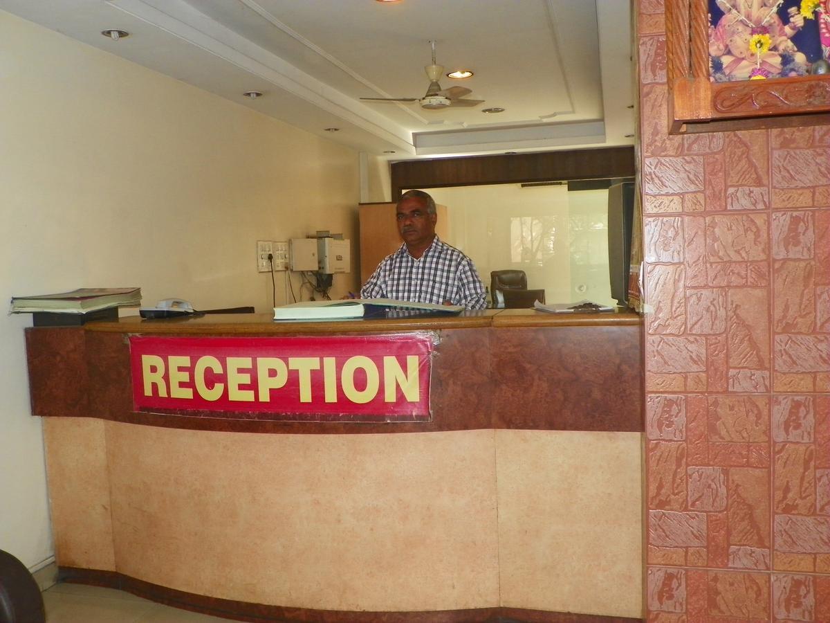 Hotel Rajdeep Pune Exteriör bild