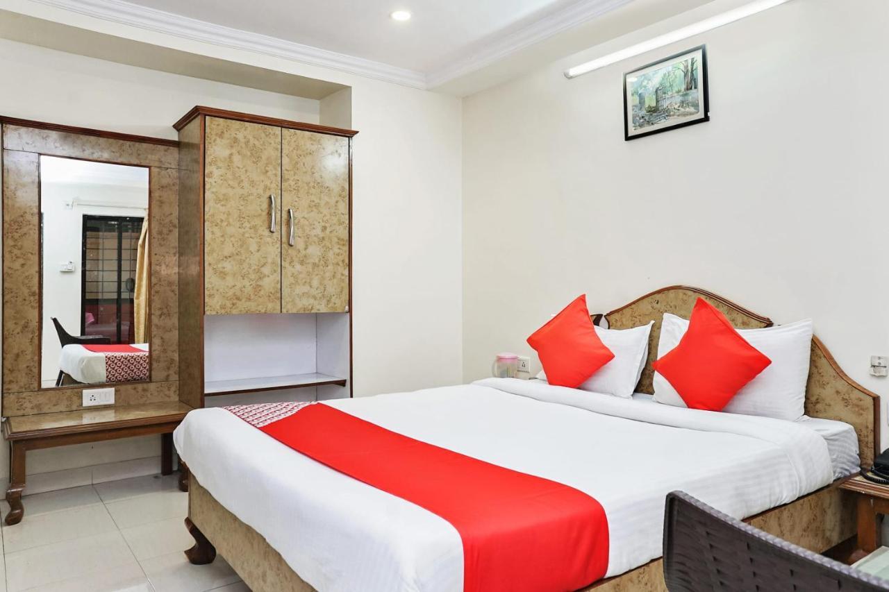 Hotel Rajdeep Pune Exteriör bild